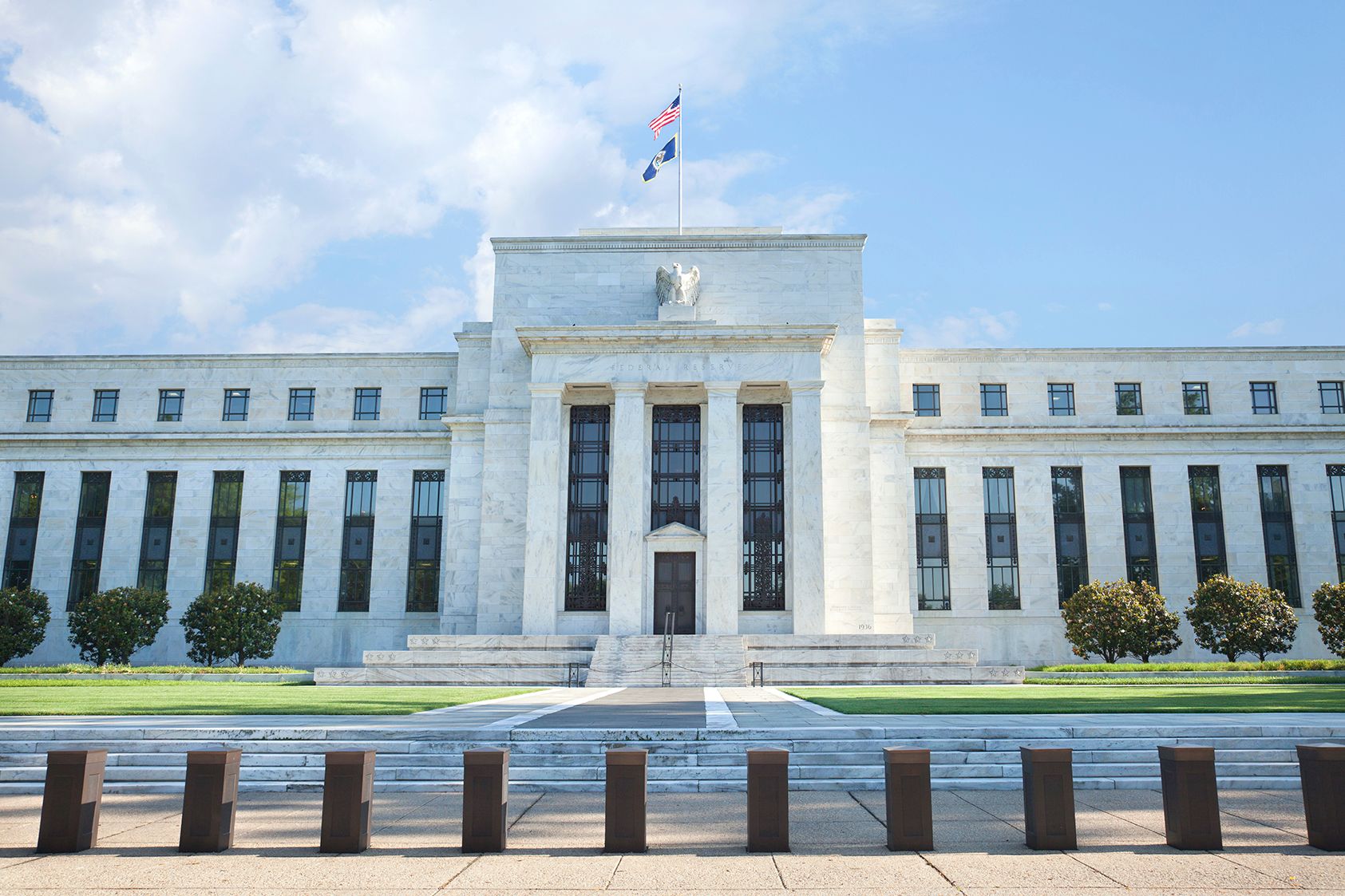 the-us-federal-reserve-building-in-washington